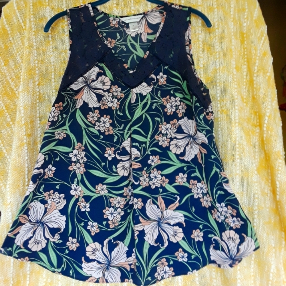 Women top,medium, V-neck, navy, floral,lace neckline , Christopher & Banks